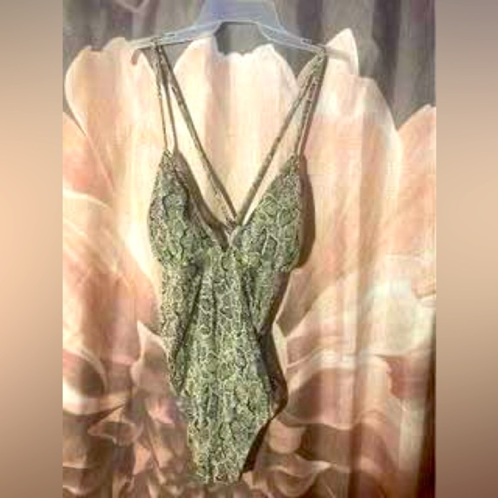 Woman’s snake print one piece XL bathing suit